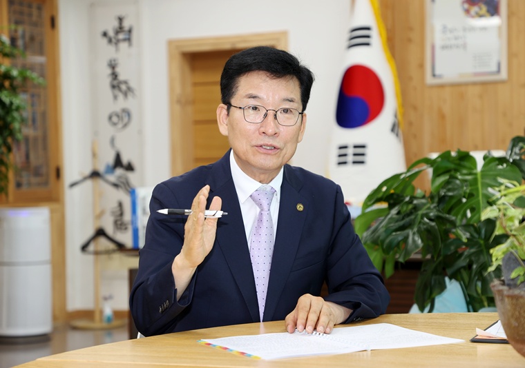 윤건영 교육감_1.jpg