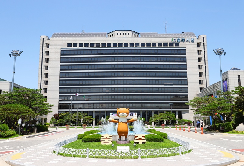 충주시청 수달씨 분수대 전경.JPG