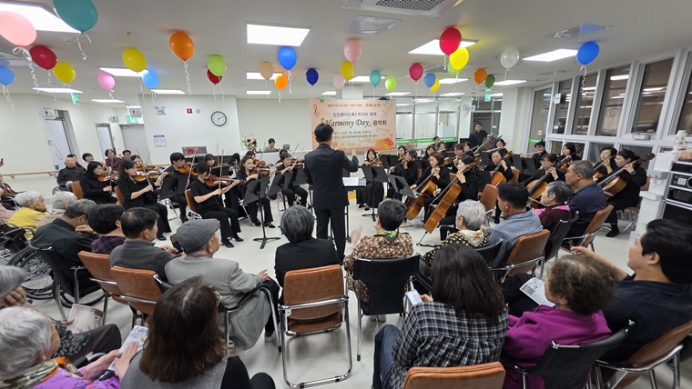 괴산군립치매전담요양원, 가을밤 ‘Harmony Day’ 음악회 열려