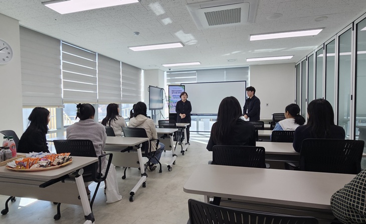 진천군가족센터, 다문화가족 운전면허 취득 지원…실기반 16명 전원 합격