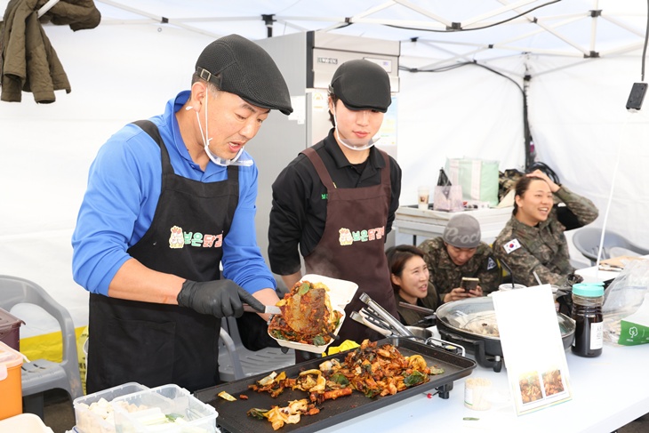 10.23.보은군, ‘철판깔장’으로 전통시장과 골목상권에 활력 더하다(2).jpg