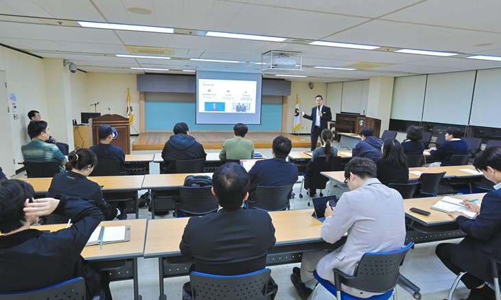 충주시, 청년특별보좌관 대상 이동석 시장 특강 개최