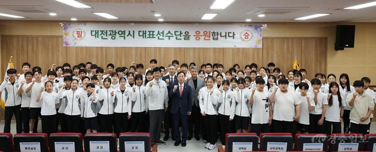1-1. 제55회 소년체육대회 대표선수 훈련 현장 격려 사진1(단체사진).jpg