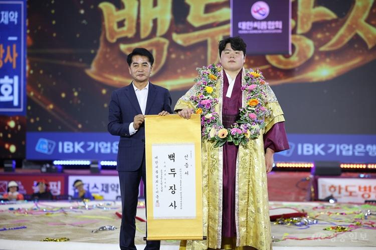보은단오장사씨름대회 성료…김민재, 백두장사 정상 오르며 대미 장식