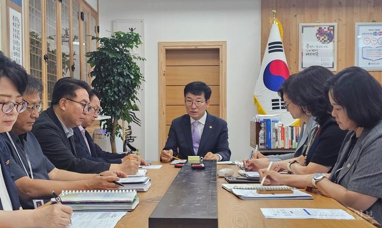 윤건영 충북교육감, 폭염·집중호우 대비 학생 안전 강화 주문