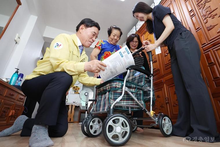 대전 동구, 거동 불편 어르신 100명에 ‘실버카’ 지원