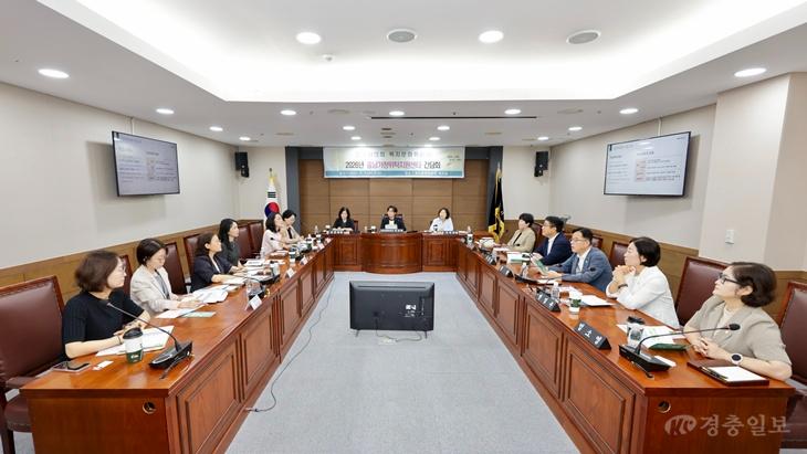 사진_천안시의회 복지문화위원회, 충남가정위탁지원센터와 간담회 개최(1).jpeg
