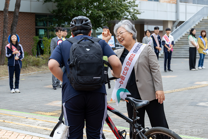 브레이크 없는 ‘픽시 자전거’ 주의보…강미애 교육감, 학생 안전 챙겼다