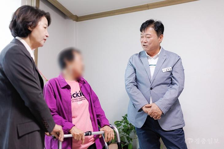 1 추미애 경기도지사·성수석 이천시장, 추석맞이 통합돌봄 현장 방문 1.jpg