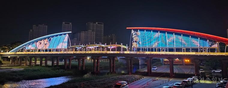 03.1 청주시, 서문교 미디어파사드에 청년의 참신한 콘텐츠 담는다. 사진.jpg