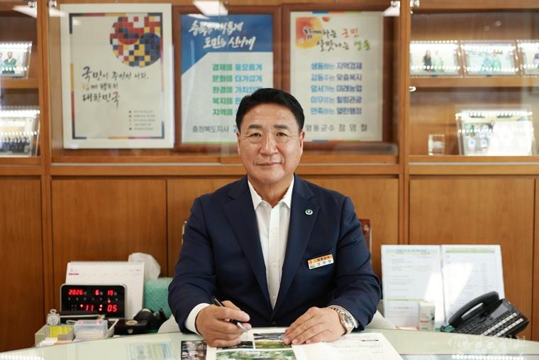 1. 정영철 영동군수, 민선9기 취임 100일… ‘중단 없는 영동 발전’ 속도 낸다 (1).JPG