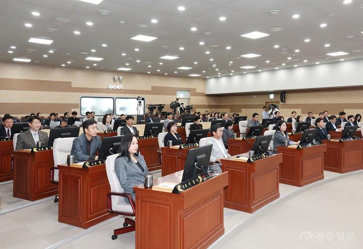 사진2_제268회 아산시의회 임시회 제1차 본회의 장면.JPG
