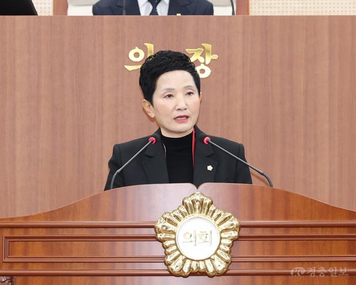 사진1_제268회 임시회 제1차 본회의에서 이기애 의원이 5분발언을 하고 있다.JPG