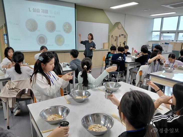 충북교육청 환경교육센터와우, 오감으로 느끼고 배우는 기후위기 체험교육 운영(사진1).jpg